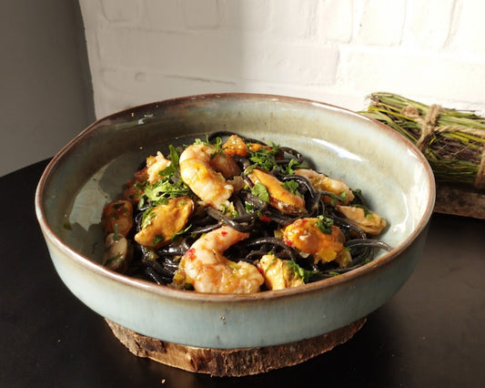 Linguini Nero com Mariscos